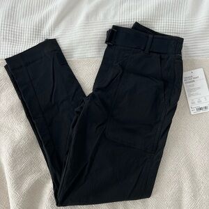 Women’s Athleta Trekkie Belted Pants. Fitted/mid rise waist. Black. Size 0